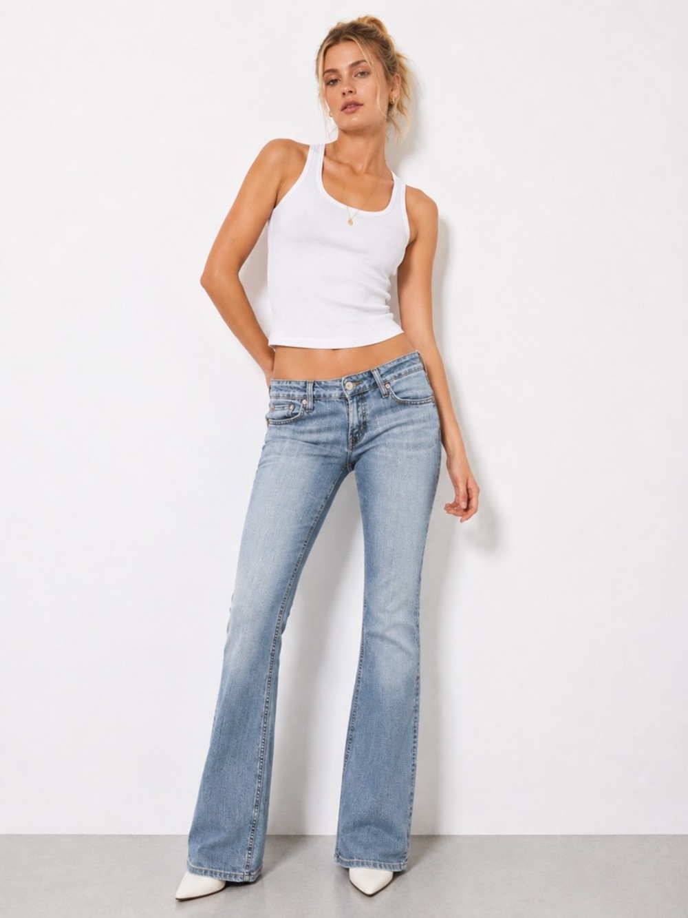 Levi’s 524 Too Superlow Vintage Waist Y2K Flare Jeans 9/29 Light Wash Bootcut